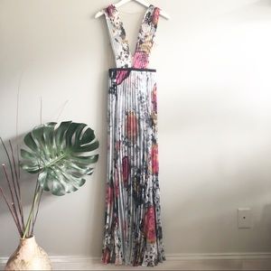 Bebe -V Print Pleated Romper Gown -NWOT Size 0/SM